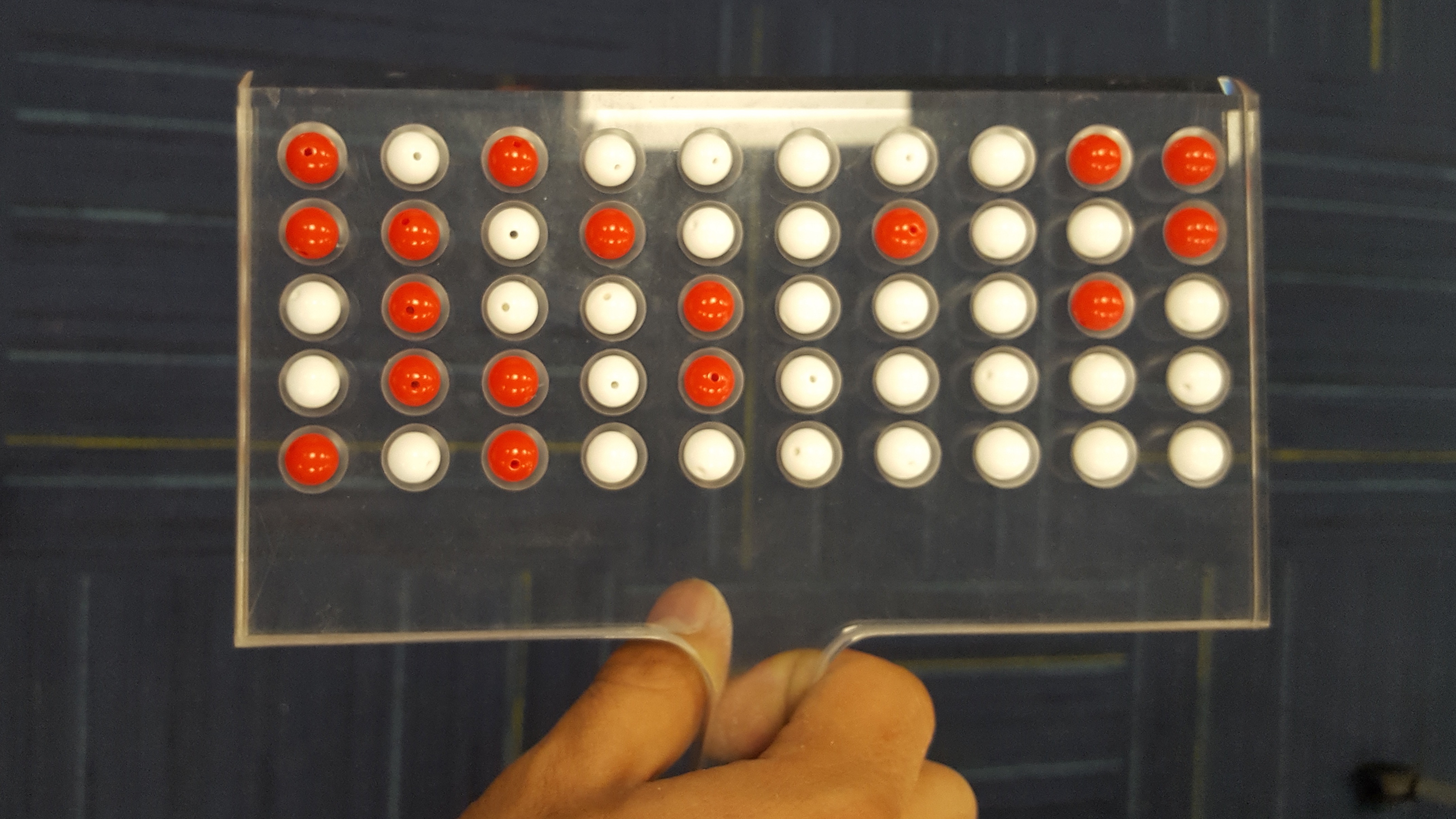 A shovel holding a sample of 50 balls extracted from the bowl.